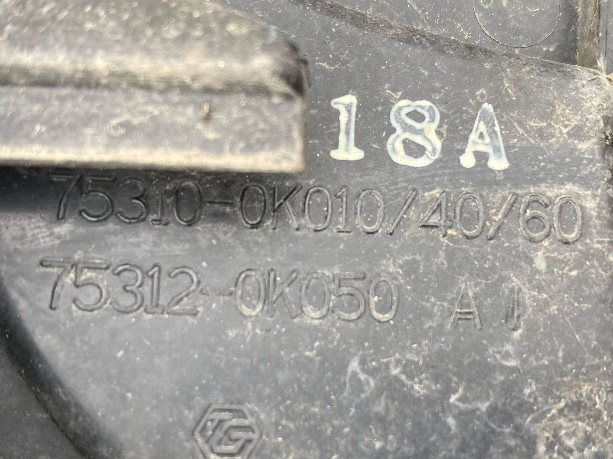 Grila / Решотка Toyota Hilux foto 2