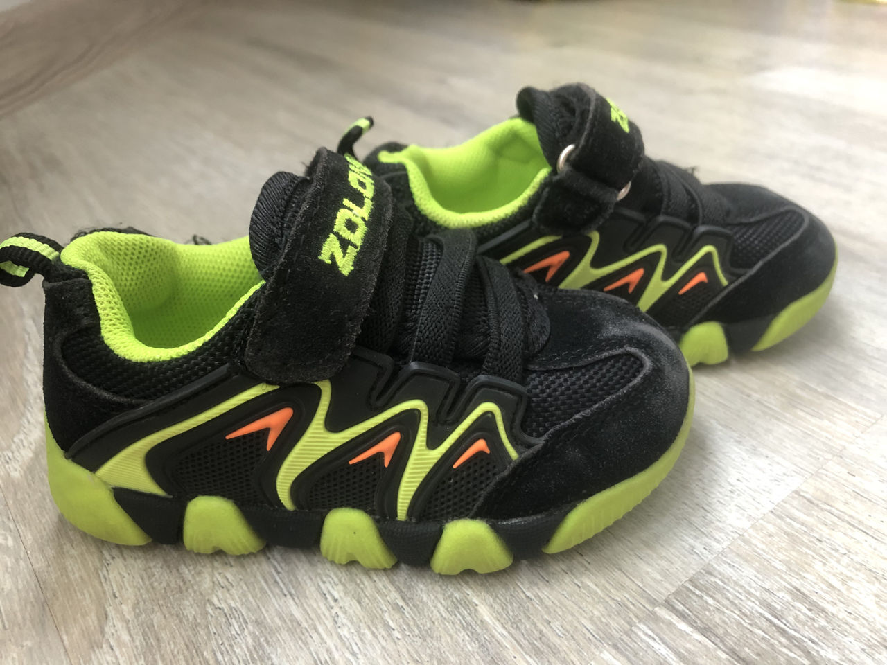 Кроссовки на мальчика ,22 размер.