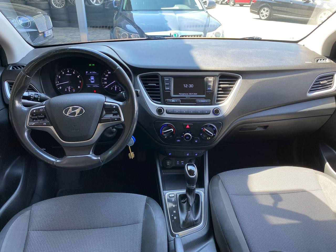 Hyundai Accent foto 8