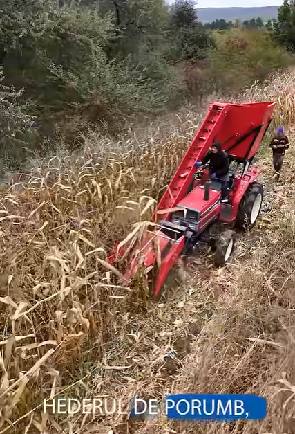 Combina pentru porumb in 2 rinduri atasat la tractor