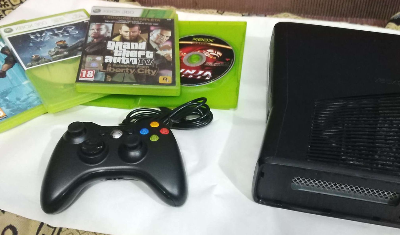 xbox 360 slim - 250GB, 4 игры