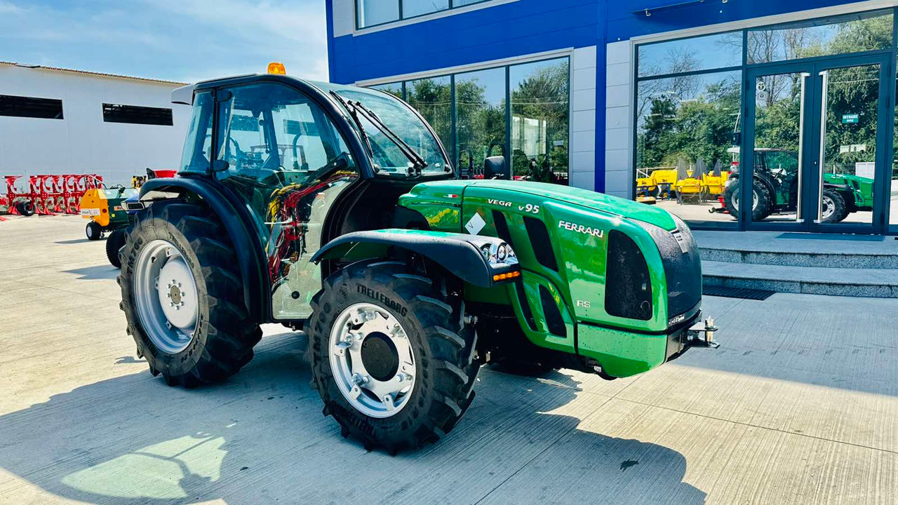 Tractor Ferrari Vega 95 cu cabina versiunea Dualsteer foto 5