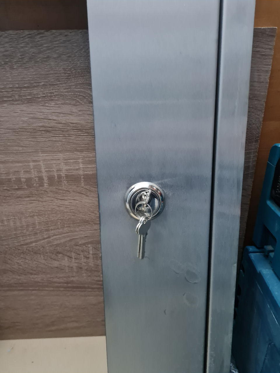 Uşa de revizie inox foto 3