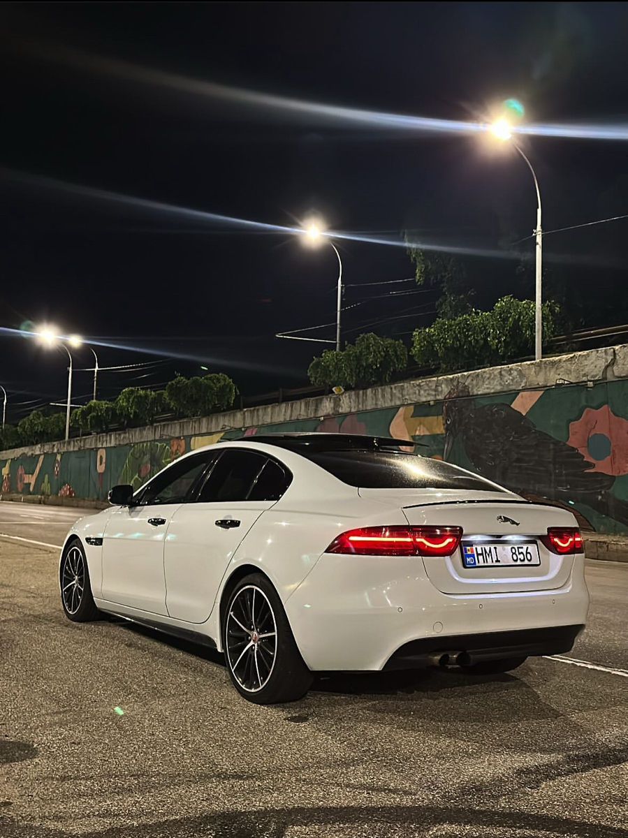 Jaguar XE фото 2