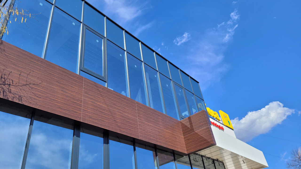 Vitralii pentru magazine, oficii, farmacii. Fațade din aluminiu. Фасадное остекление. фото 0