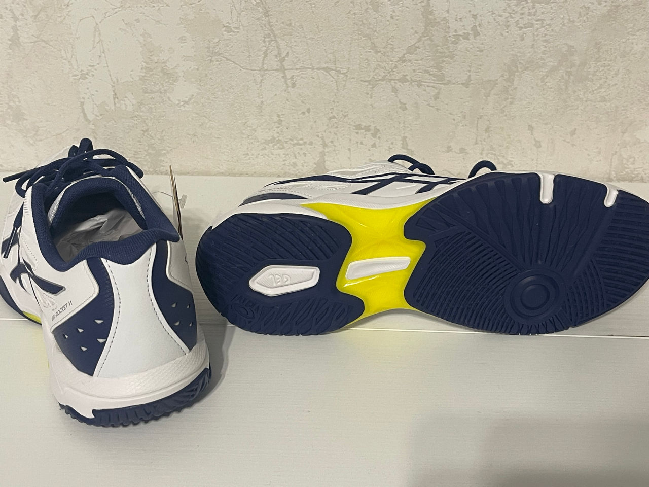 Incaltaminte sport, adidasi tenis de masa foto 1