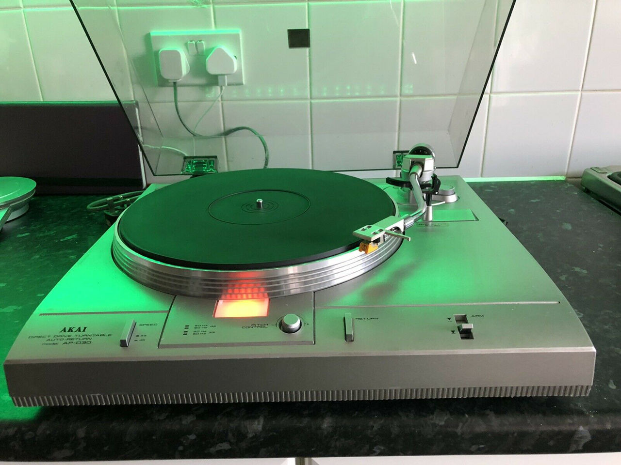 Akai AP-D30 Direct Drive Semi-Automatic Turntable фото 1