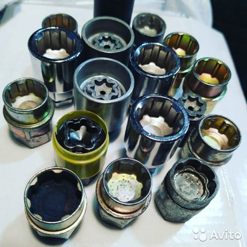 Extragem suruburi antifurt sekretka roti 24/24 Botanica foto 0