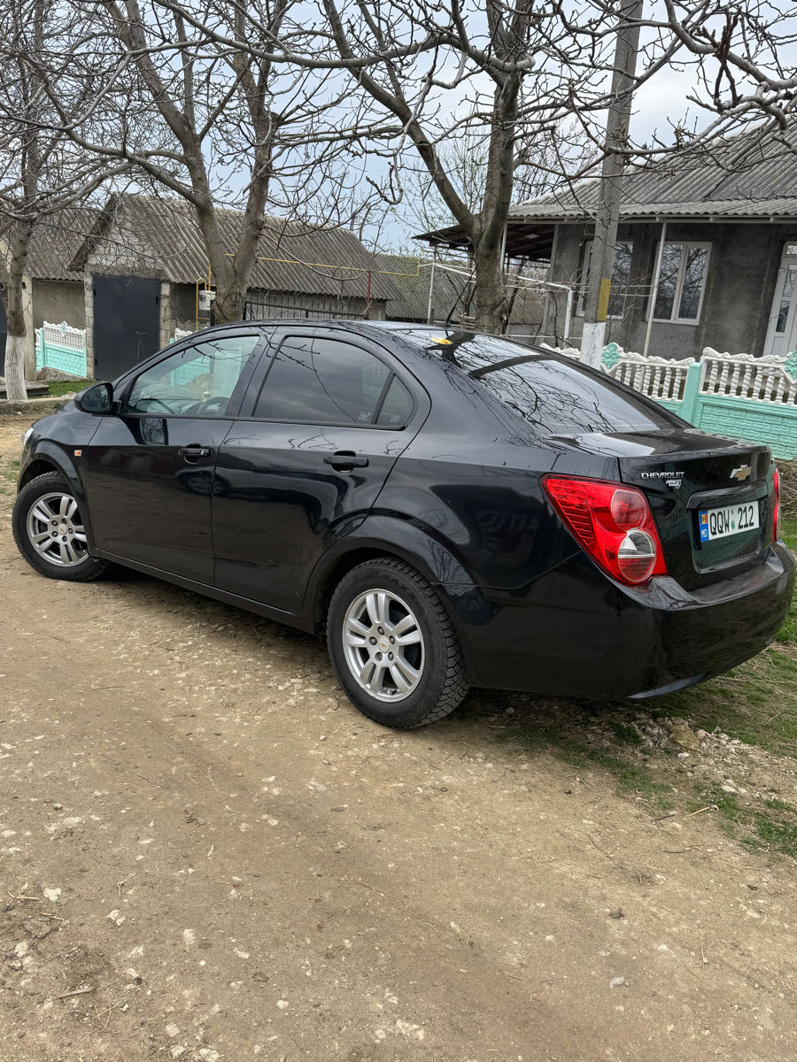 Chevrolet Aveo фото 3