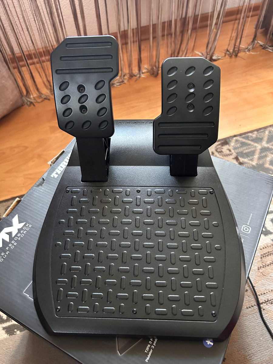 Vând volan Thrustmaster TMX foto 4