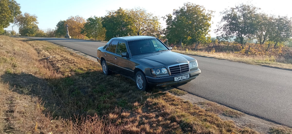 Mercedes E-Class foto 1