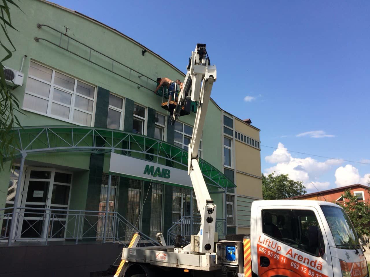 Spălare fatade, acoperis, la cladiri, oficii, case, etc! Aparat cu presiune + spalare manuala! foto 14