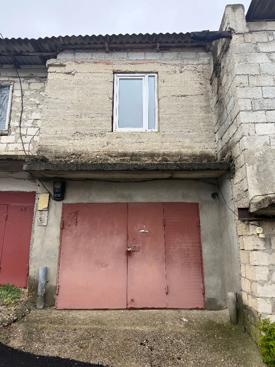 Vindem garaj cu subsol(beci) și plus un nivel