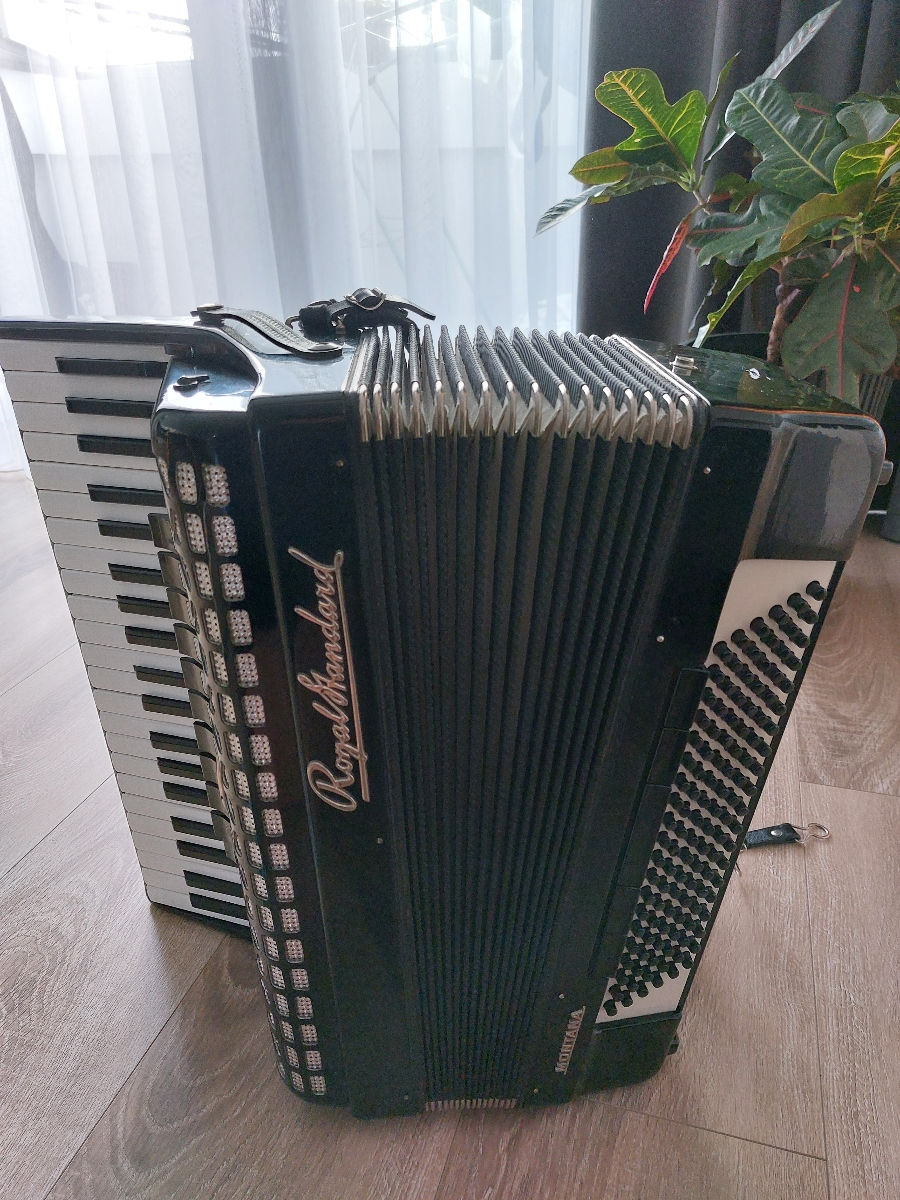 Acordeon Royal Standard -120 bași.Starea ideală. foto 0