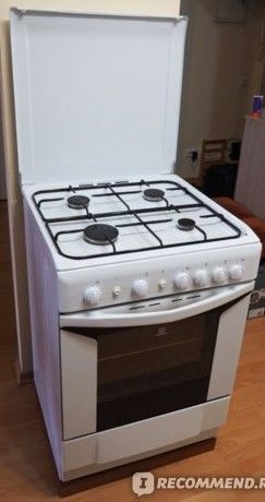 Газовая плита indesit 4х конфорочная , б/у.