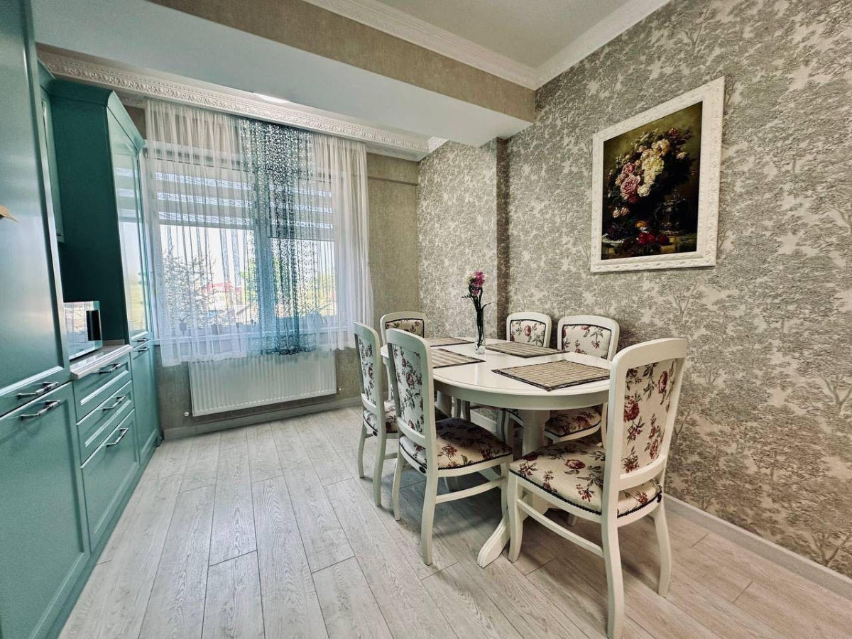 Apartament cu 2 camere, 68 m², Centru, Chișinău foto 1