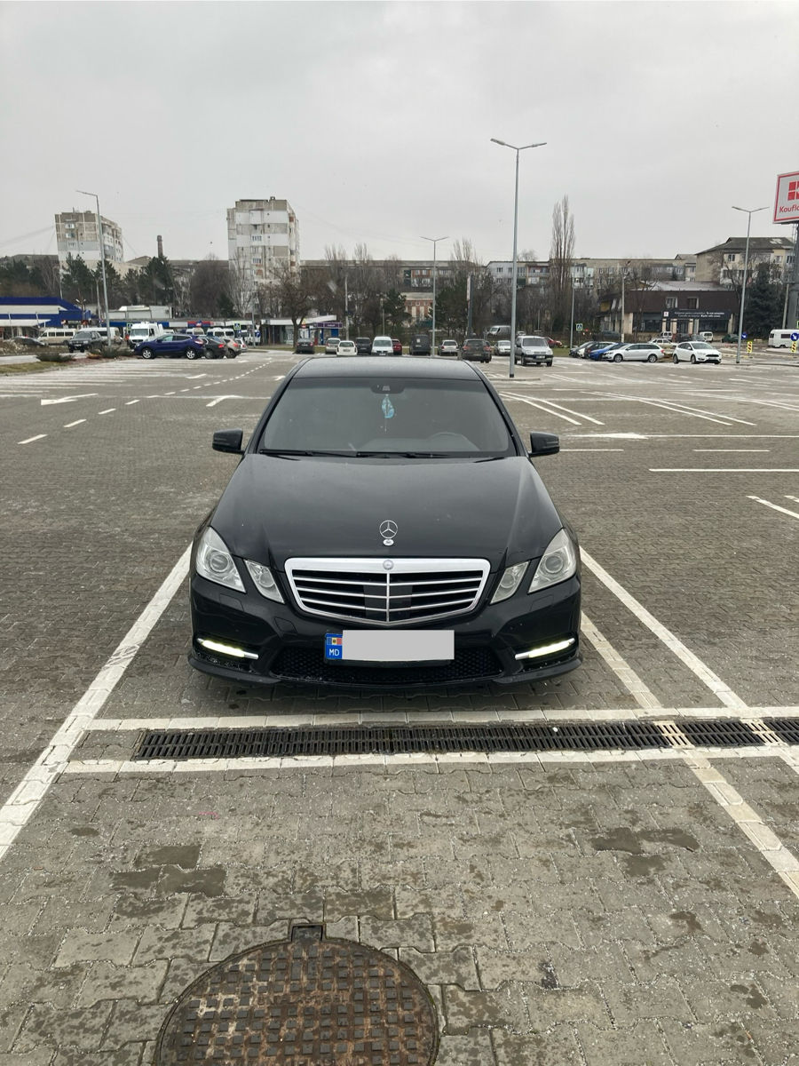 Mercedes E-Class foto 0