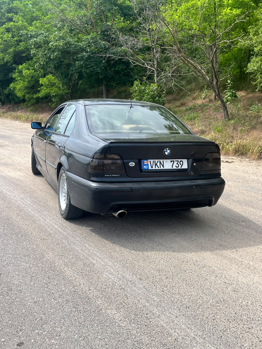 BMW 5 Series фото 3