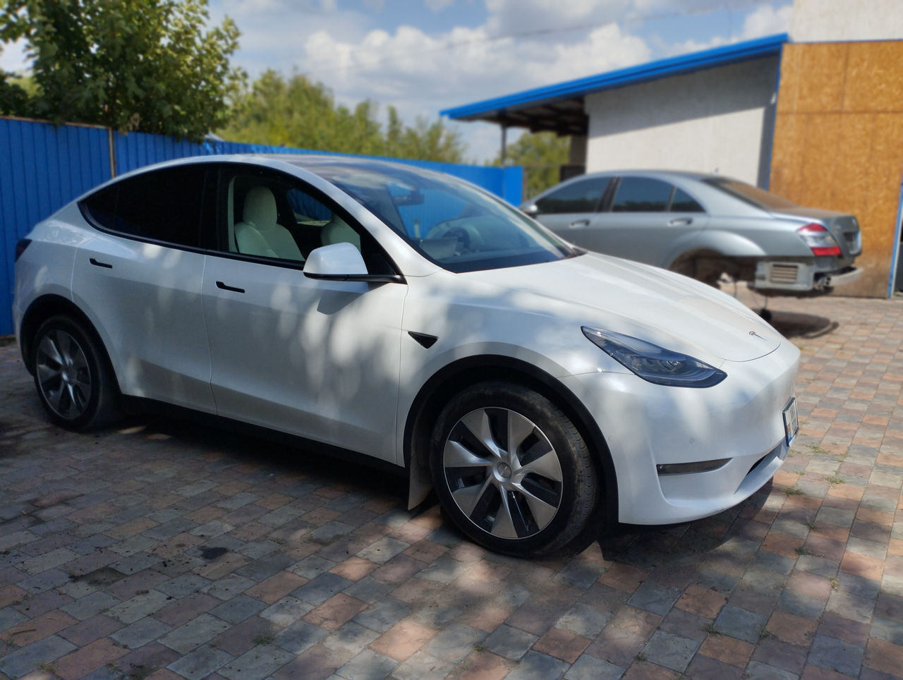 Tesla Model Y foto 4