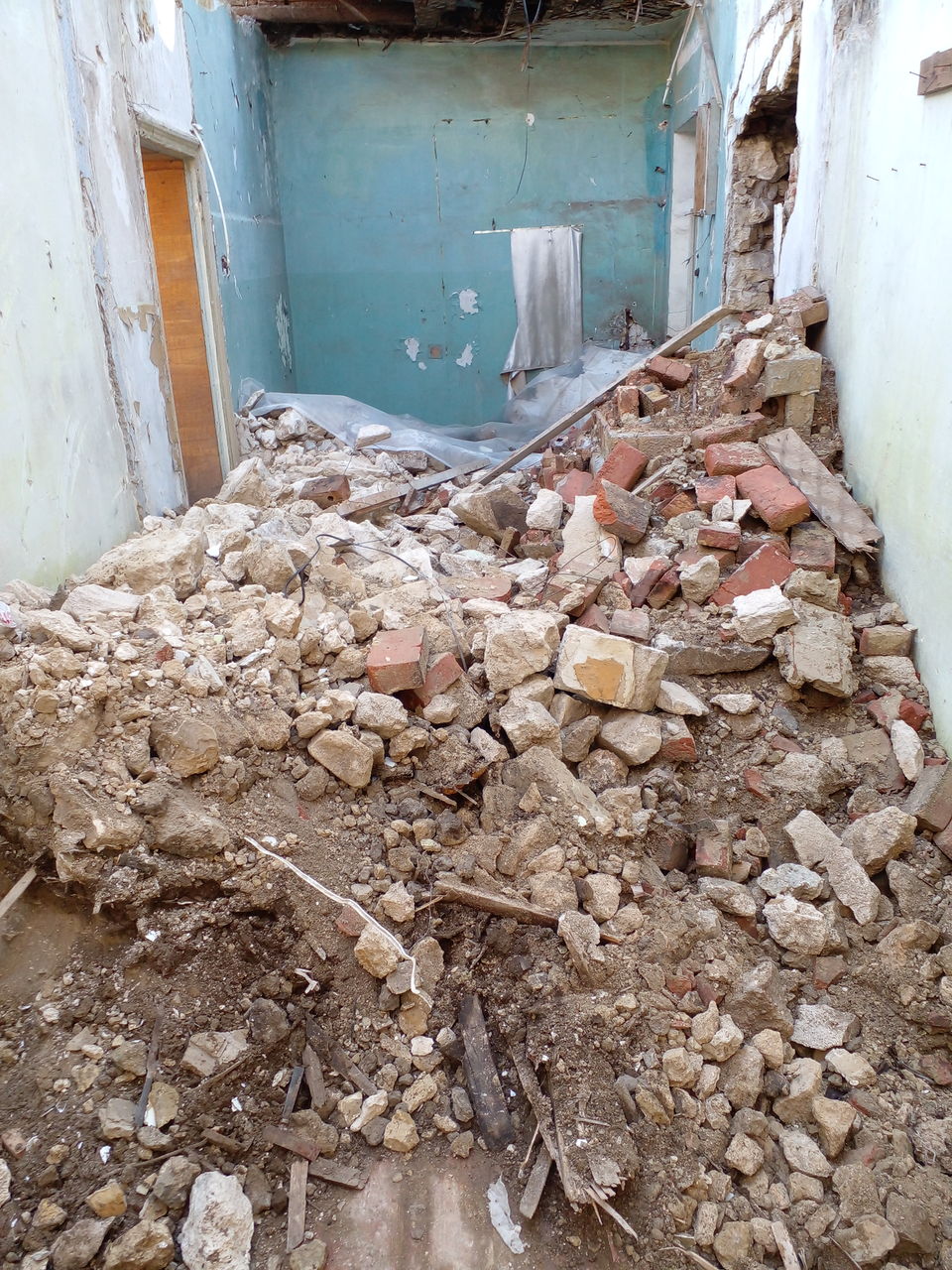 Executăm lucrări de demolare. foto 4
