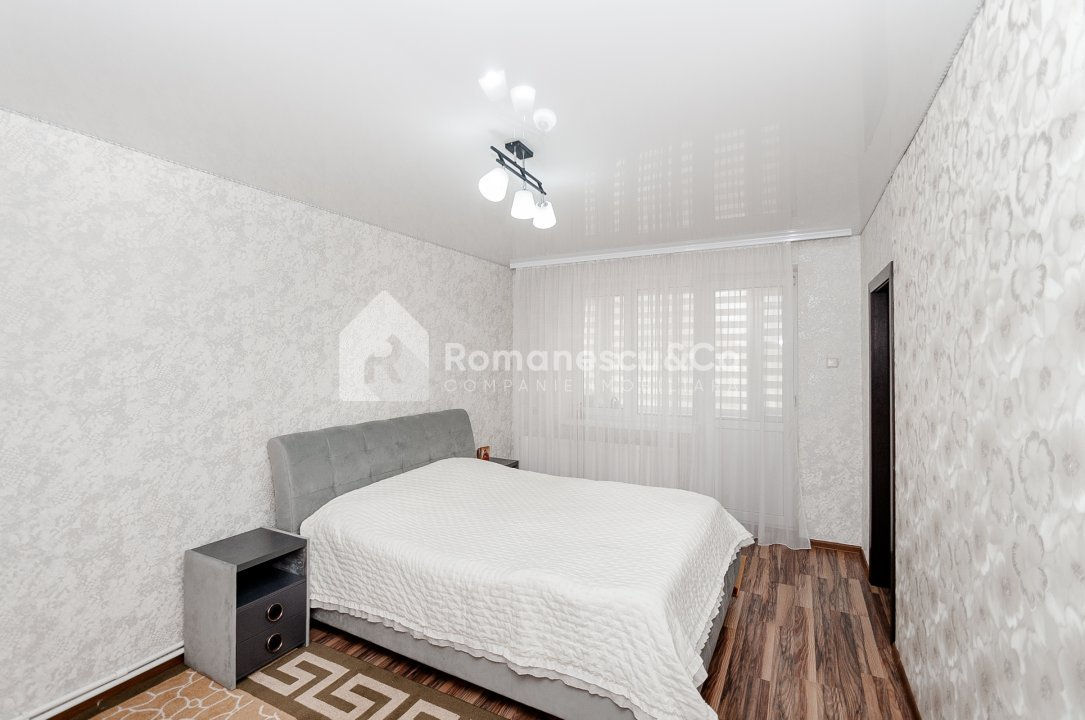 Casă de vânzare în Ialoveni, 2 nivele, cu reparație, teren 14 ari.  foto 14
