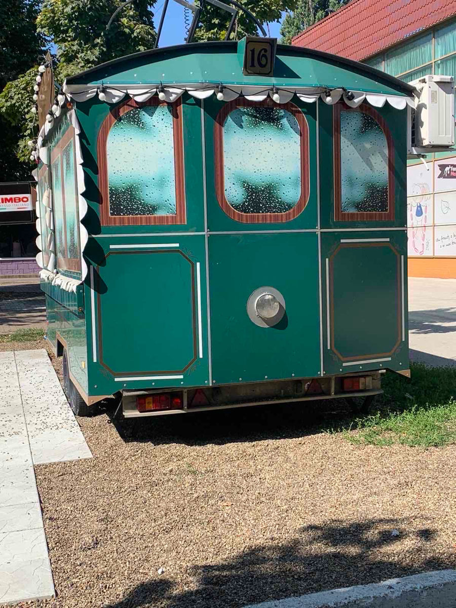 Rulotă mobilă pentru comercializarea cafea și produse de patiserie  foto 7