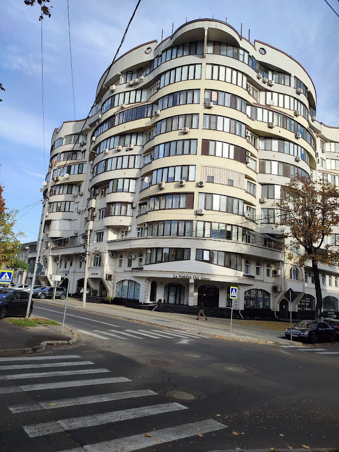 chirie  spatiu comercial pentru cafenea 180 m2 ultracentru str. sfatul tarii . foto 0