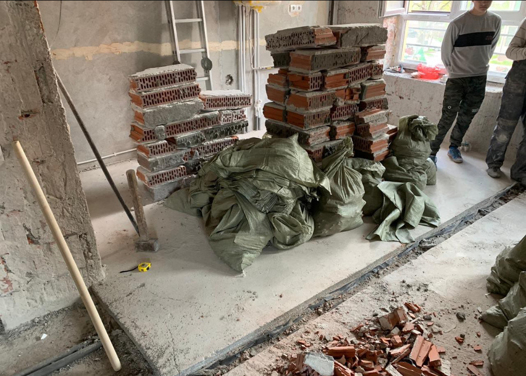 Gunoi. вывоз мусора с погрузкой.