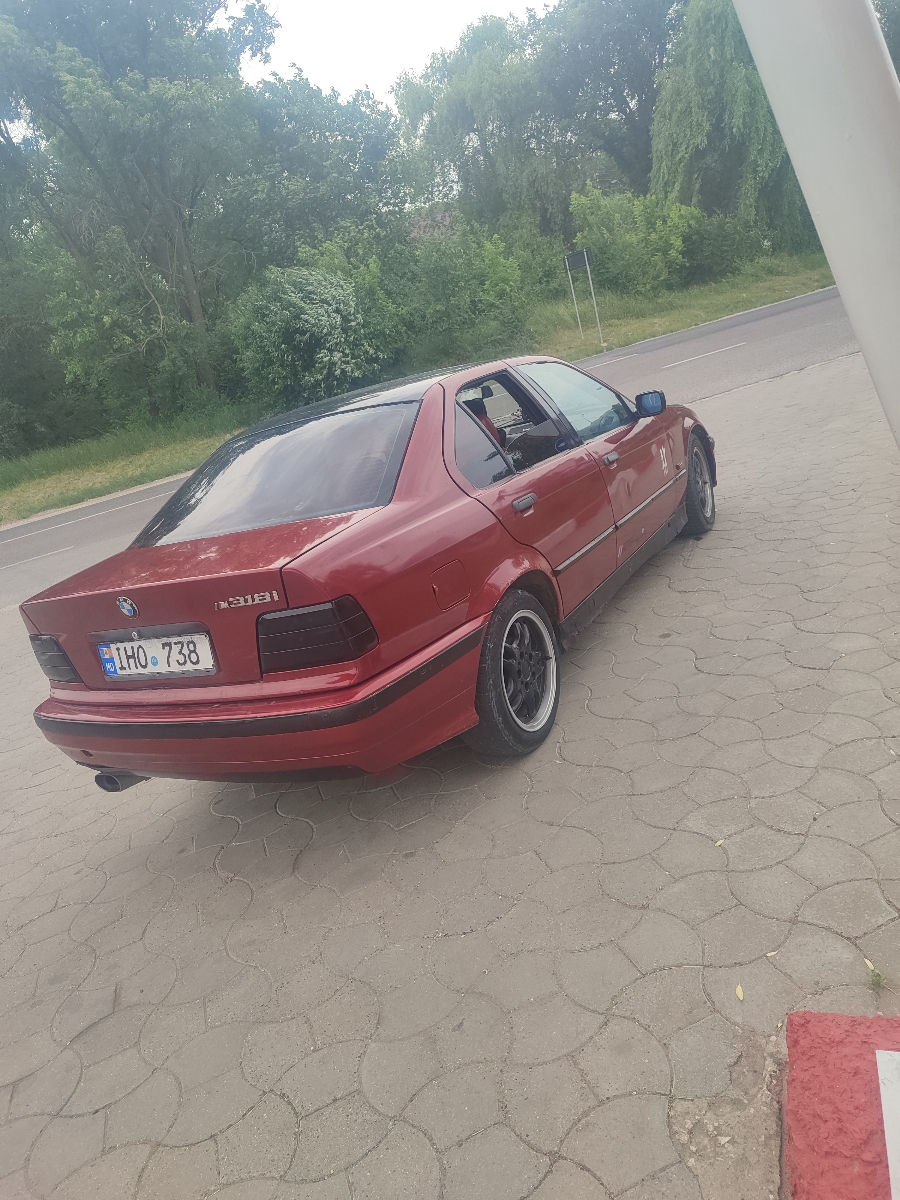 BMW 3 Series фото 2