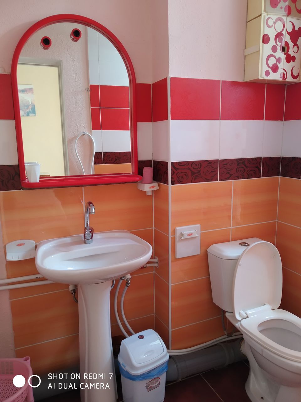 La   zile    apartamen  studiou  camere mari cu  conditii  bune foto 2