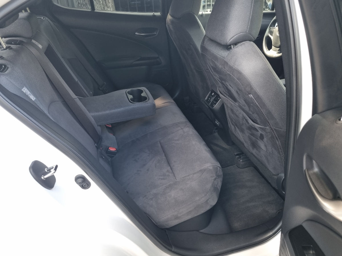 Lexus UX 2021 photo 17
