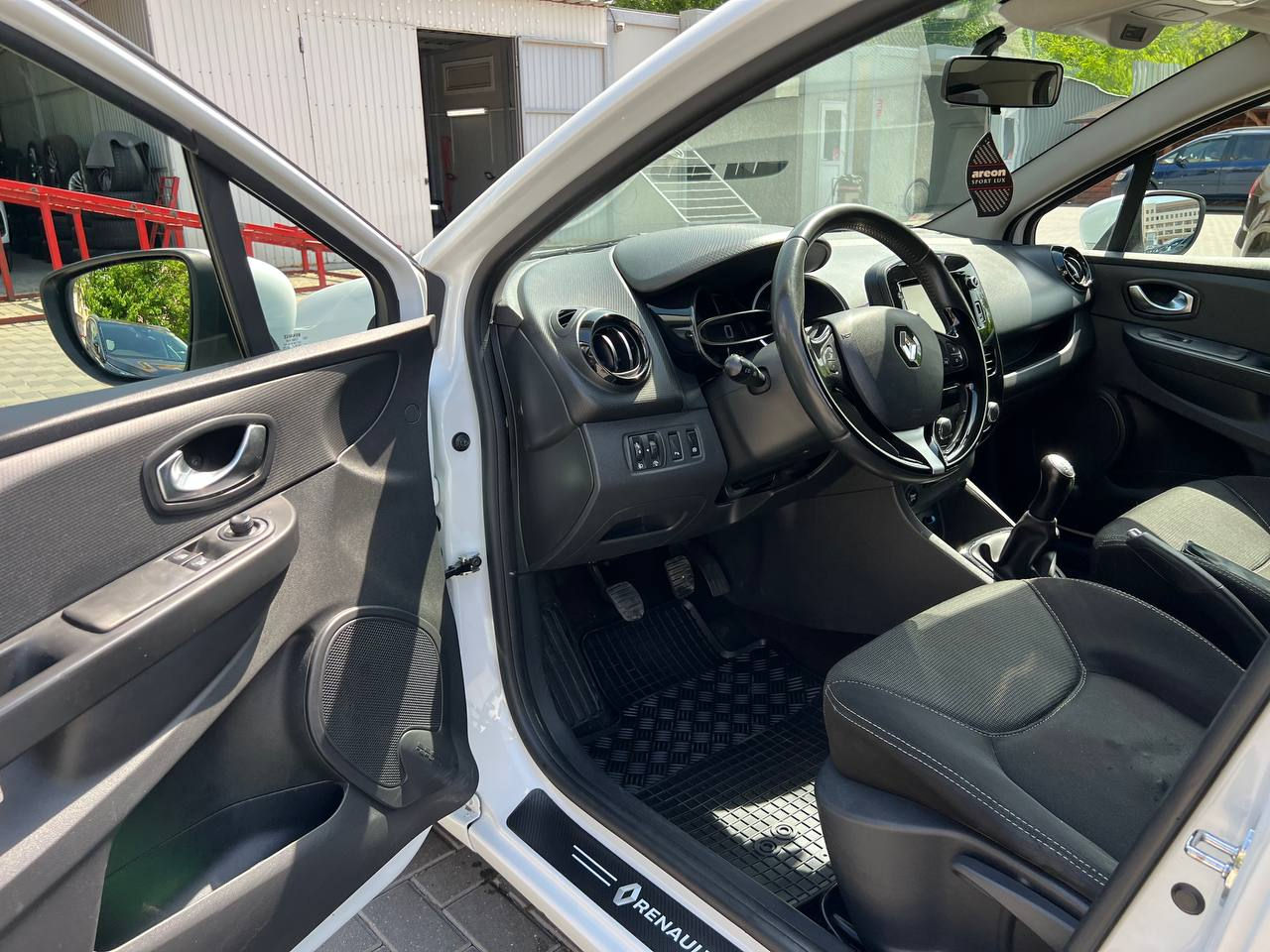 Renault Clio foto 7