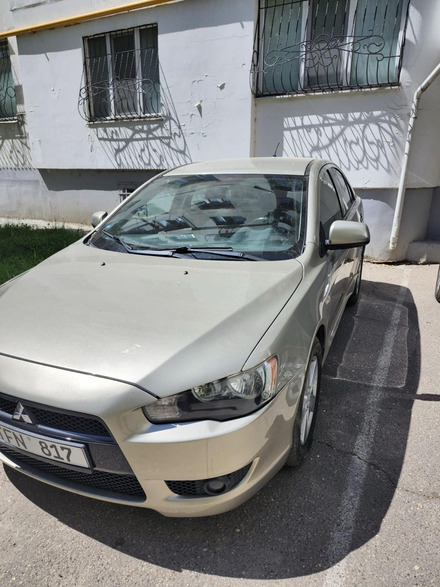 Mitsubishi Lancer фото 0