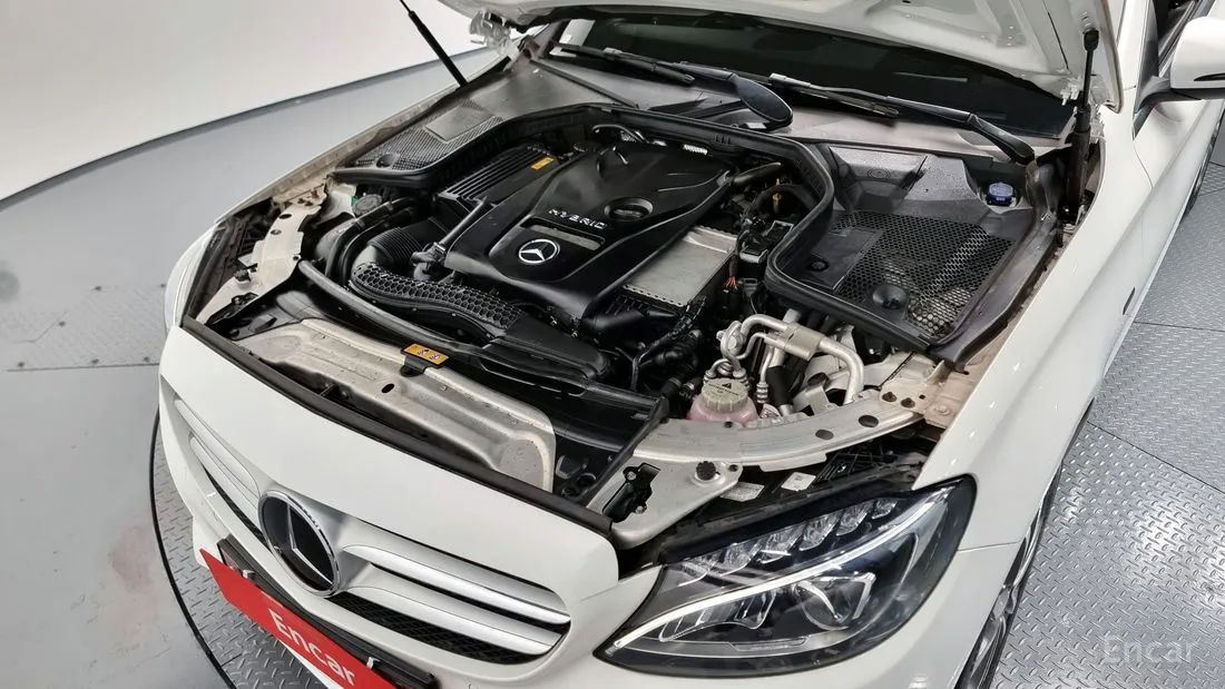 Mercedes C-Class foto 2