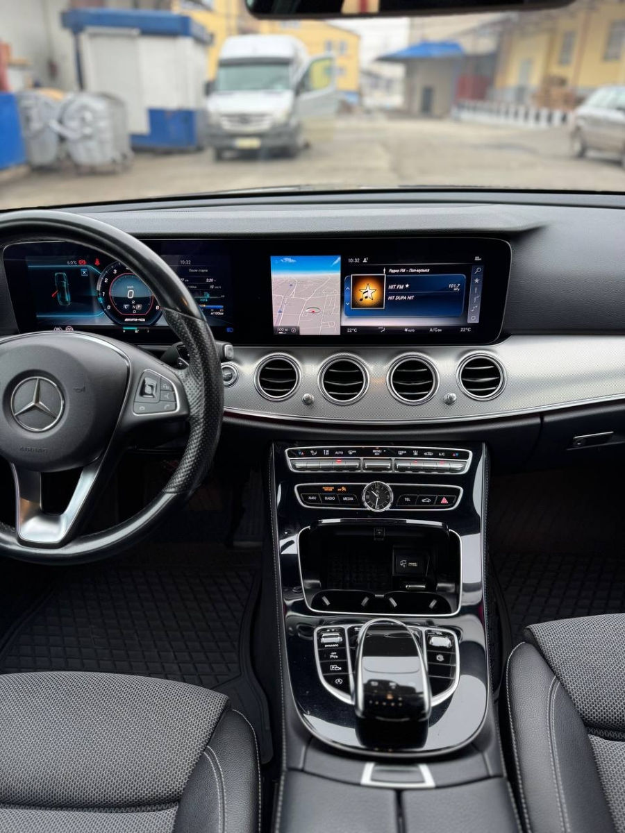 Mercedes E-Class фото 8