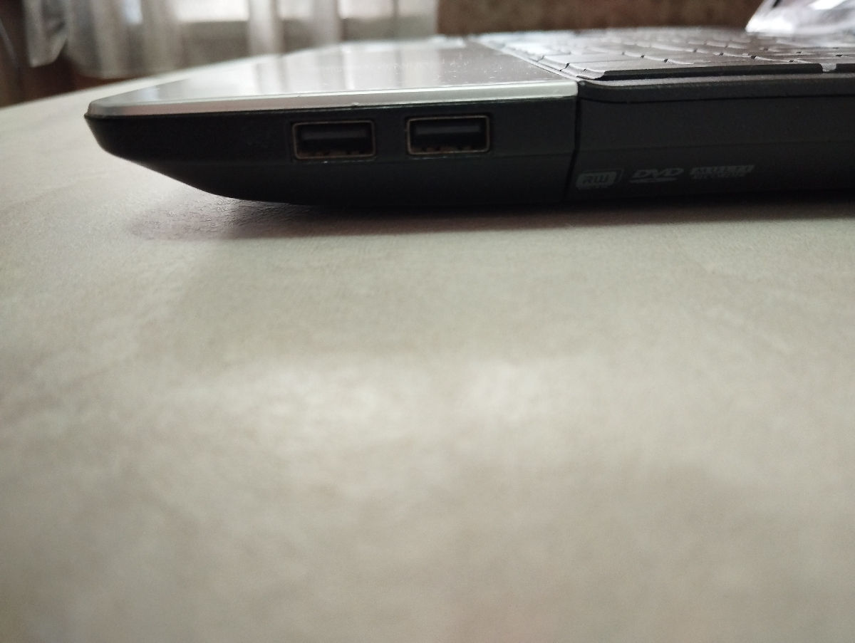 Vând laptop Acer + geantă laptop cadou foto 3