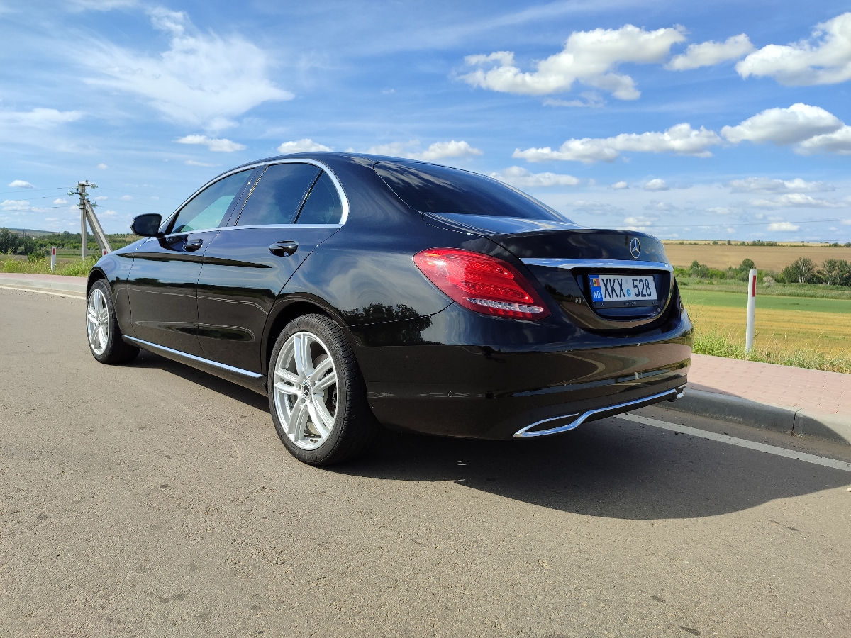 Mercedes C-Class foto 2