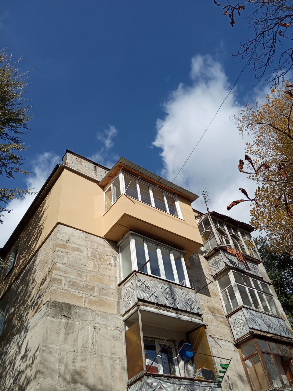 Renovarea și extinderea balcoanelor și loggii. Zidire din gazobloc. Alungirea balconului, demolarea фото 2