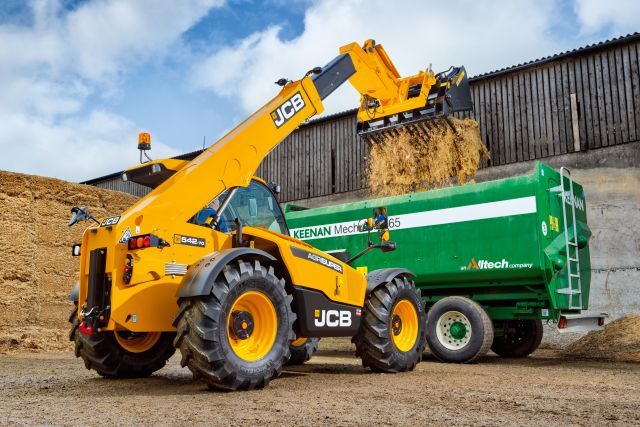 Incarcator frontal telescopic JCB foto 1