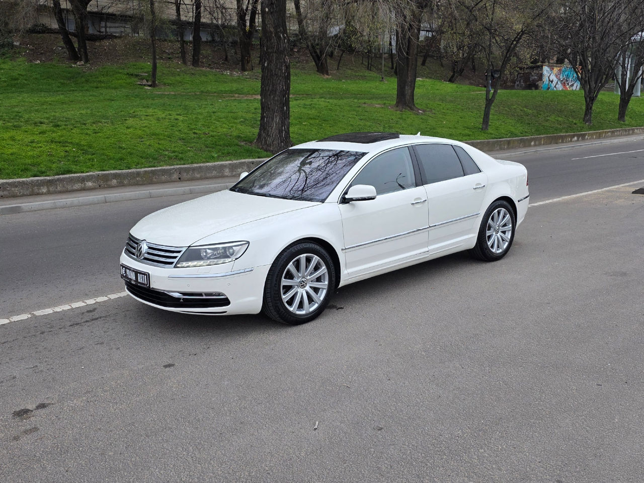 Volkswagen Phaeton фото 0