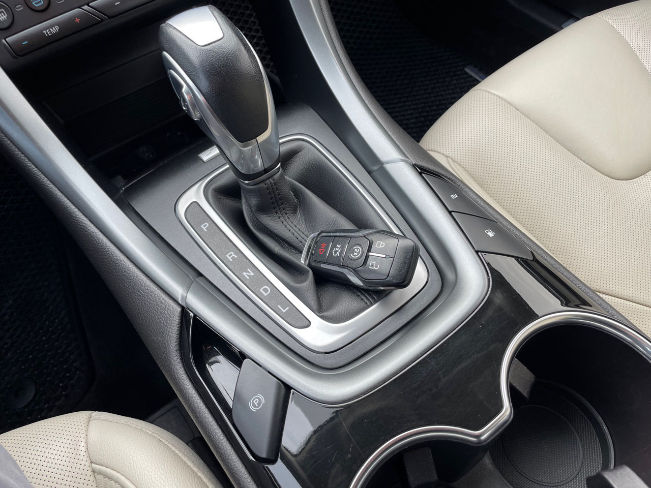 Ford Fusion foto 12