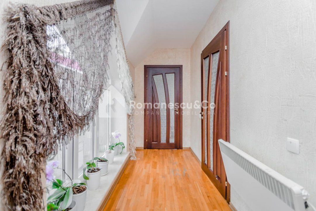 Casă în centru, 150 mp+2 ari, disponibilă în rate! foto 7