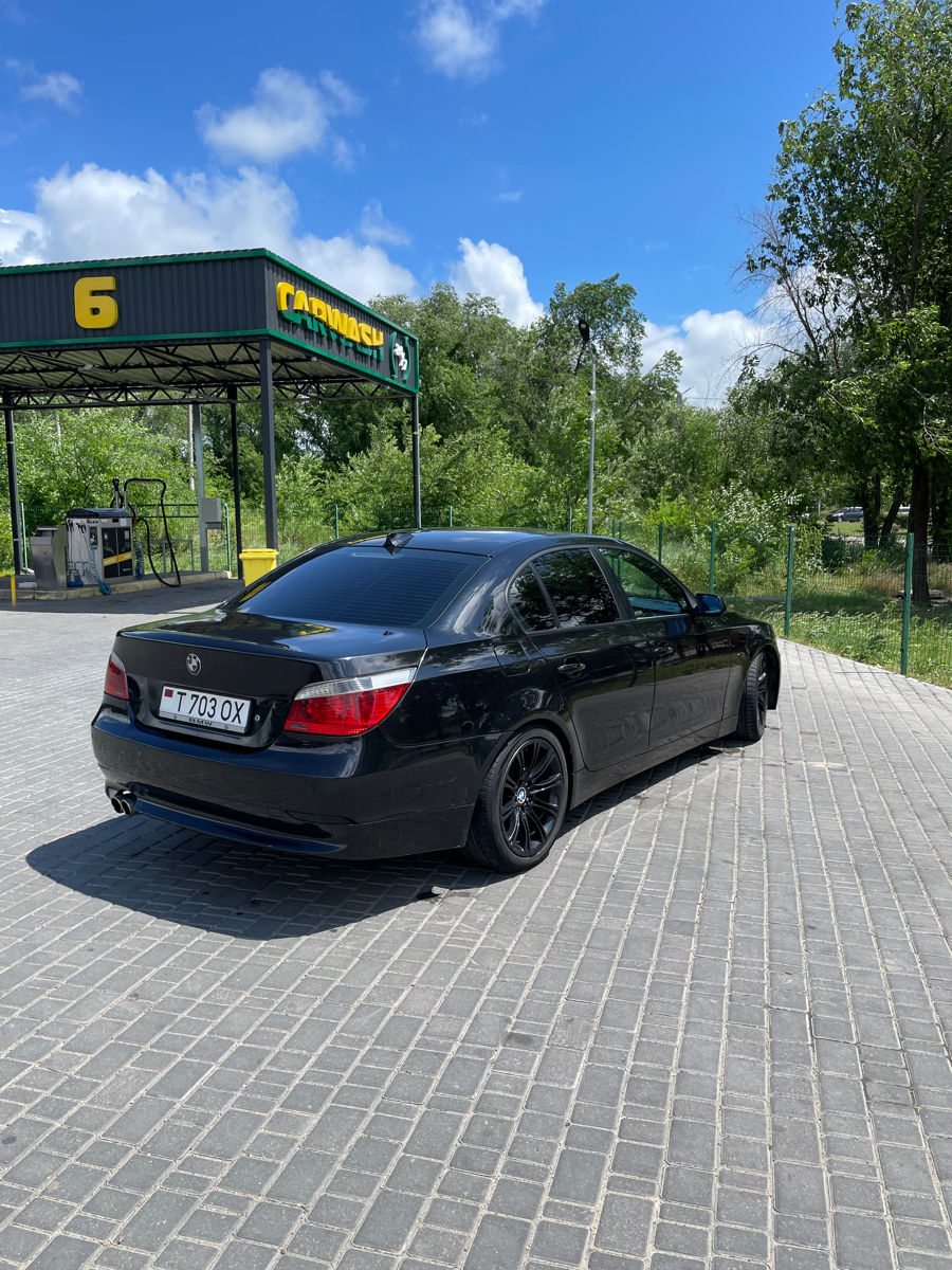 BMW 5 Series фото 2