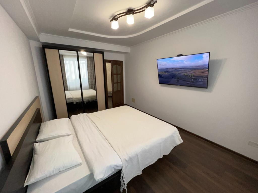 Apartament cu 2 camere, 100 m², Centru, Chișinău foto 0