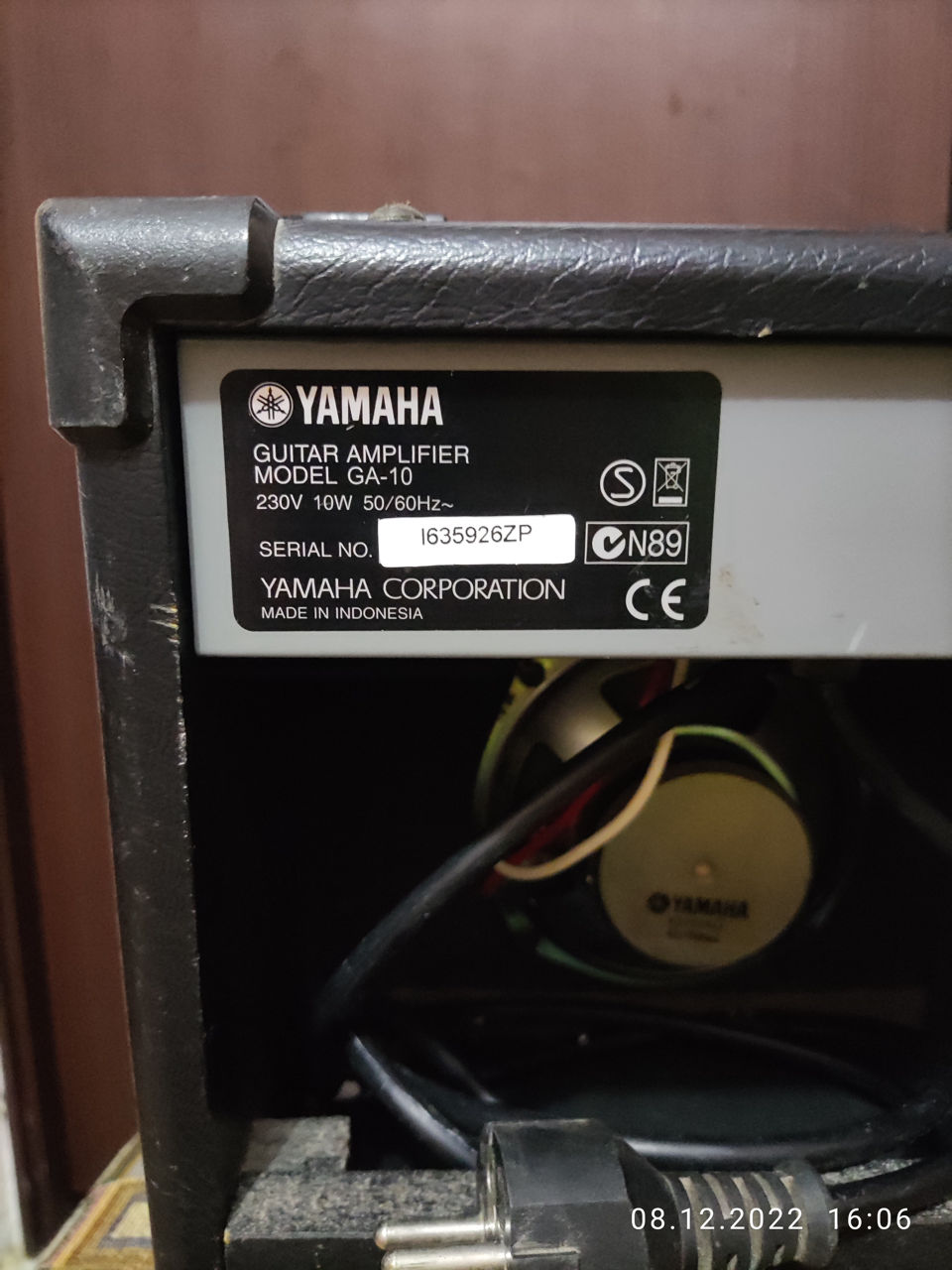 Продам гитарный комбик YAMAHA GA-10