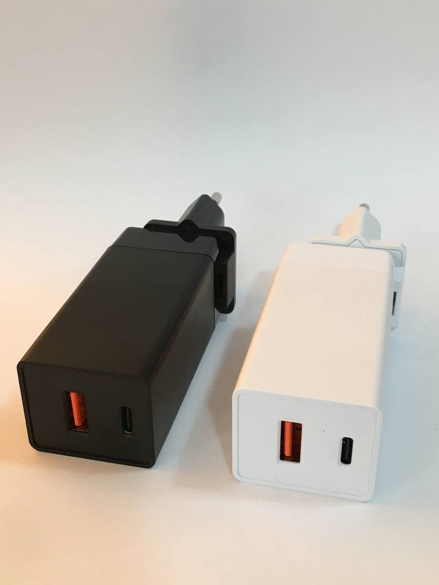 Fast Charger GAN USB/USB-C 65W for Apple iPhone, iPad, Macbook. foto 1