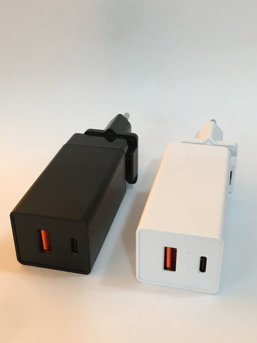 Fast Charger GAN USB/USB-C 65W for Apple iPhone, iPad, Macbook. foto 0