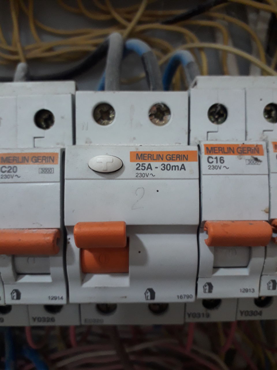 Electrik. facem orice lucrare. preturi mici фото 5