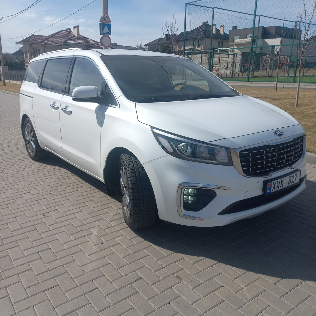 KIA Carnival фото 2