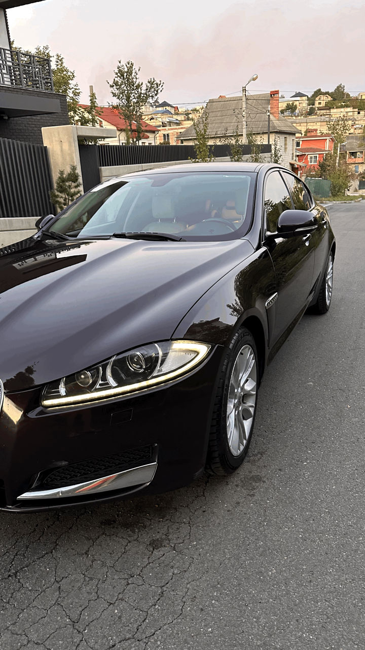 Jaguar XF фото 1